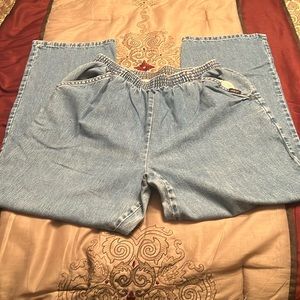 Chic petite jeans with pockets